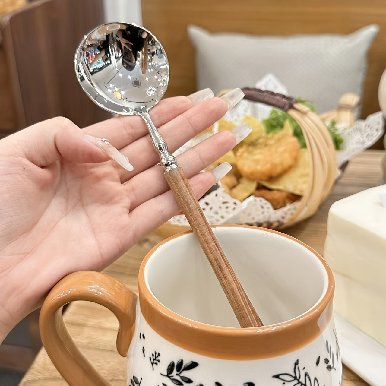 Popular Stainless Steel Spoon Designed to Resemble Rosewood