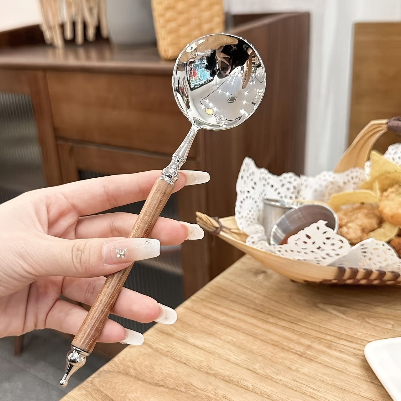 Popular Stainless Steel Spoon Designed to Resemble Rosewood