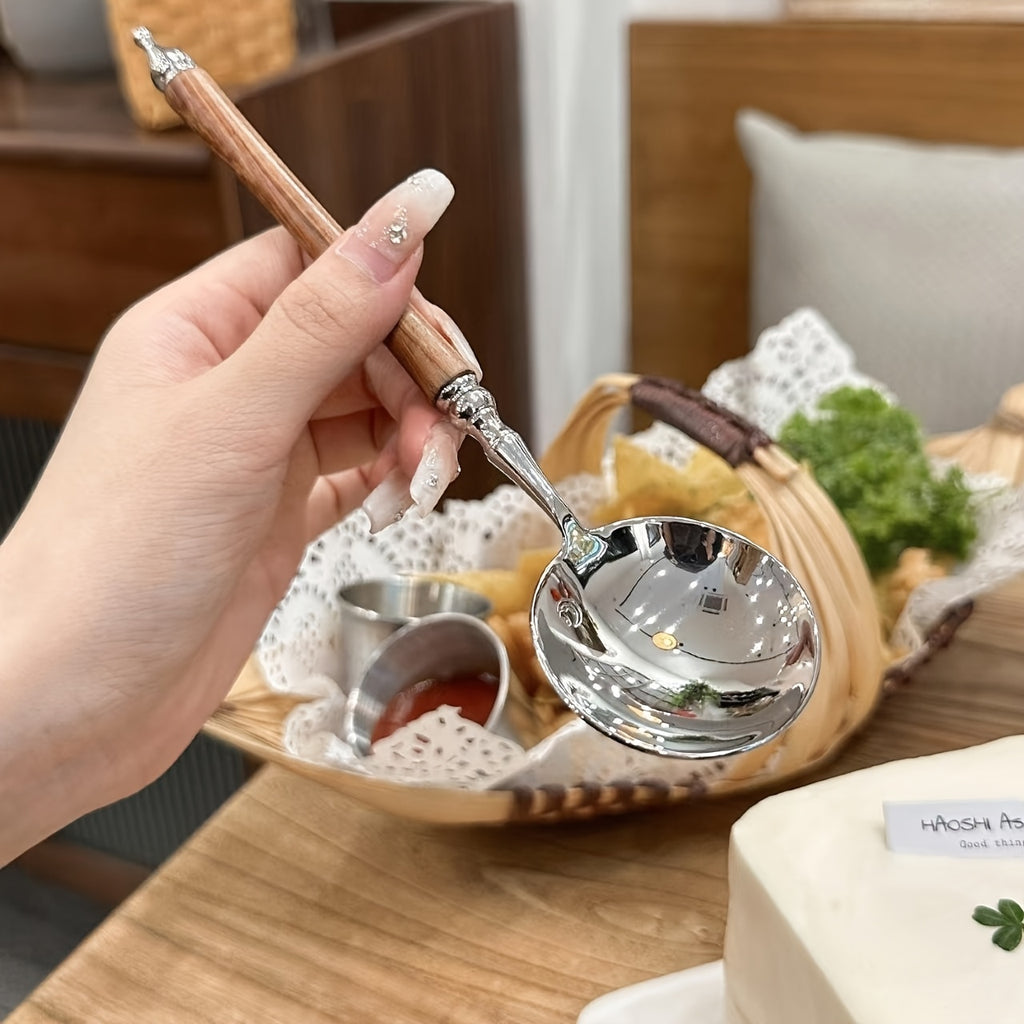 Popular Stainless Steel Spoon Designed to Resemble Rosewood